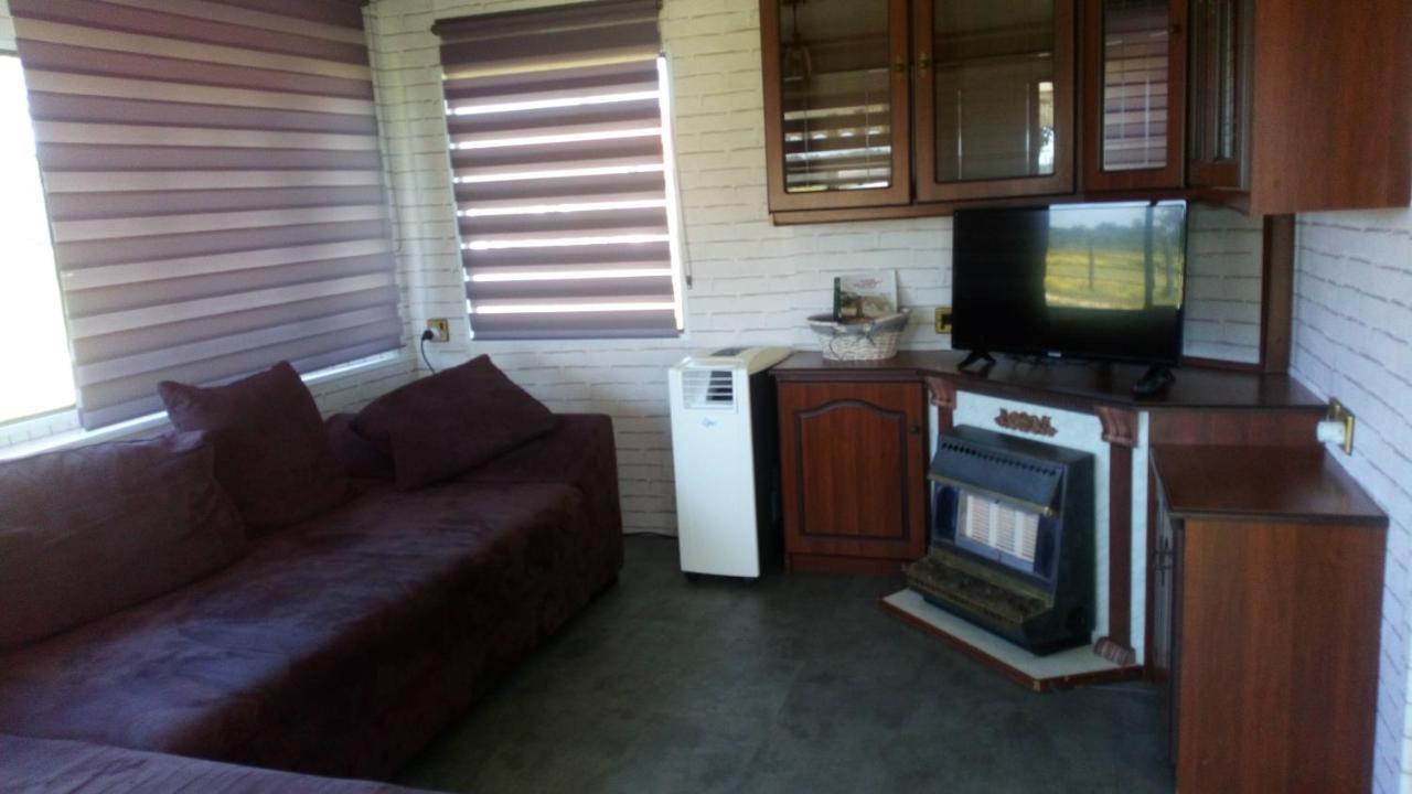 Mobil Home Vintage A La Ferme Des Buttons Rosnay  Exterior foto